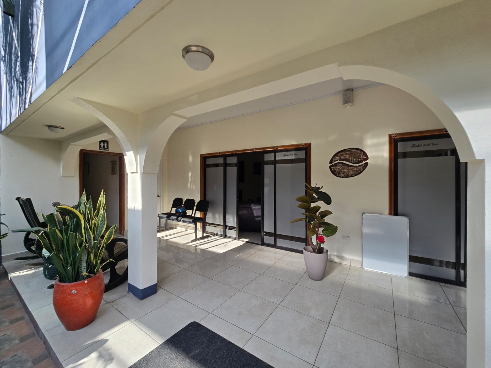 🏡 AMPLIA CASA EN RENTA – PERFECTA PARA NEGOCIO O EMPRESA, CERCA DEL HOTEL DON VITO