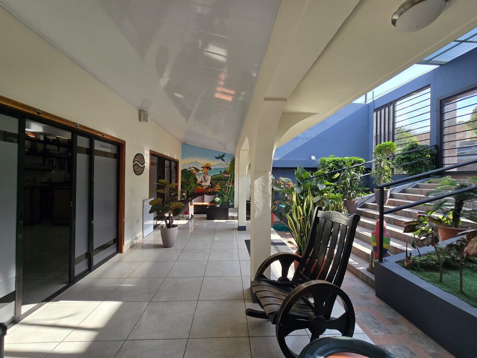 🏡 AMPLIA CASA EN RENTA – PERFECTA PARA NEGOCIO O EMPRESA, CERCA DEL HOTEL DON VITO