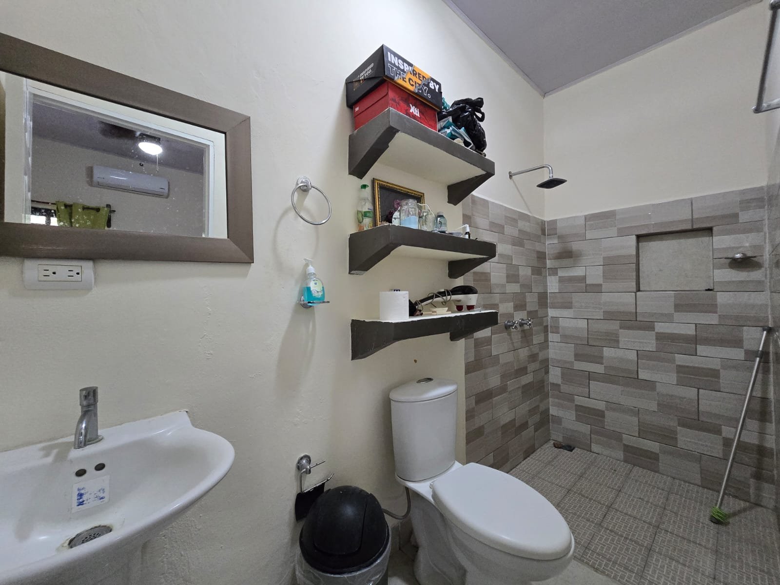 🏡 AMPLIA CASA EN RENTA – PERFECTA PARA NEGOCIO O EMPRESA, CERCA DEL HOTEL DON VITO
