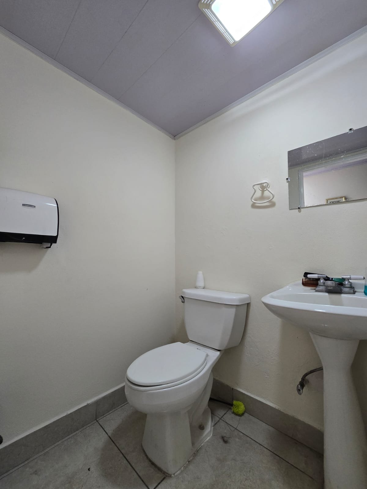 🏡 AMPLIA CASA EN RENTA – PERFECTA PARA NEGOCIO O EMPRESA, CERCA DEL HOTEL DON VITO